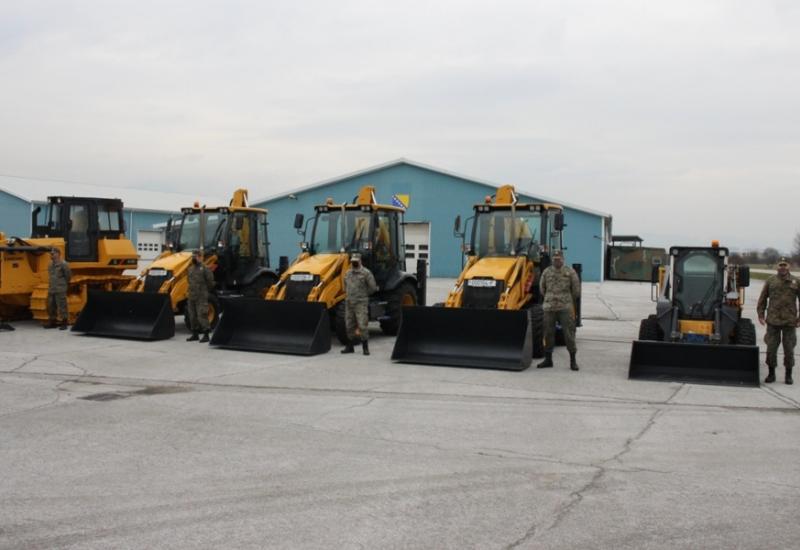 NR Kina donirala Oružanim snagama BiH 15 inženjerijskih strojeva i vozila - Oružane snage jače za 15 inženjerijskih strojeva i vozila